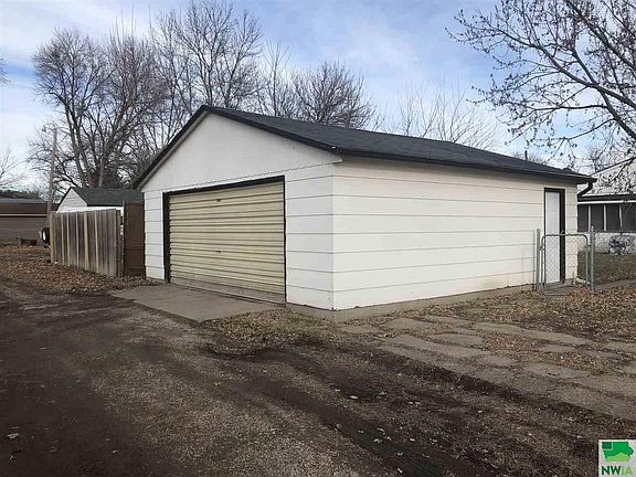 3rd image of 2951 Rebecca St