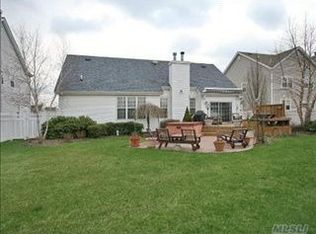 15 Auden Ave, Melville, NY 11747