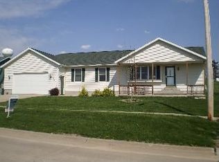 107 Bailey Park Rd, Williamsburg, IA 52361