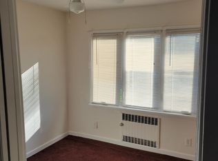 8612 259th St, Floral Park, NY 11001