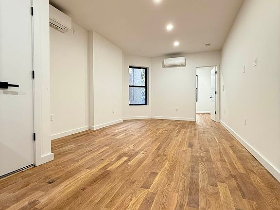 3rd image of 365 W 126th St #2F
