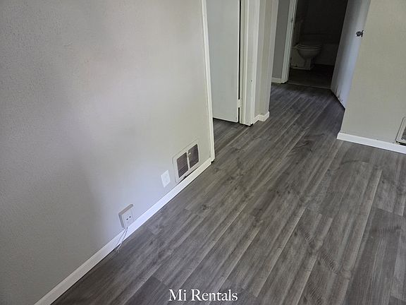 3rd image of 2608 Thornton Ave