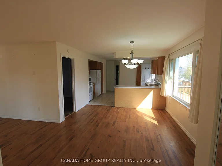 931 Goldie St — Photo 2