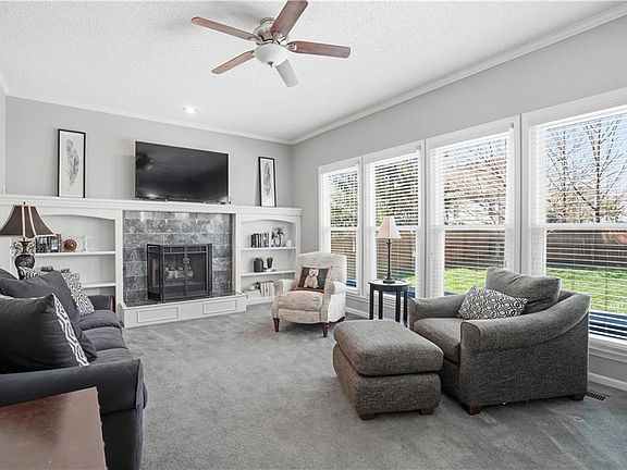 4th image of 15204 Outlook St