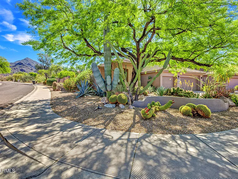 10655 E Acacia Dr — Photo 2