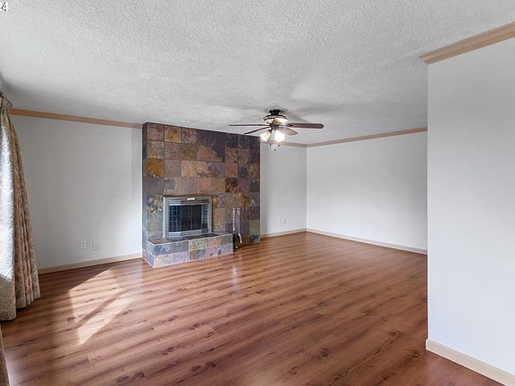 5th image of 3728 NE 45th St