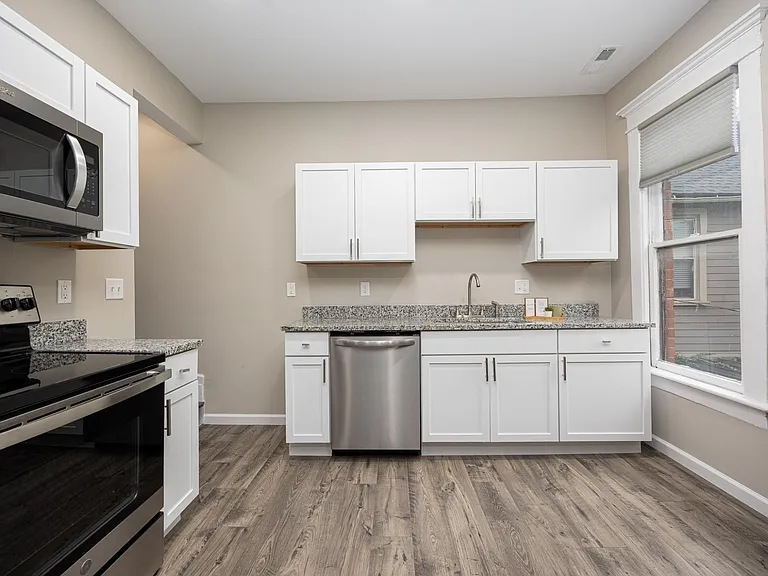 737 Franklin Ave #8 — Photo 18