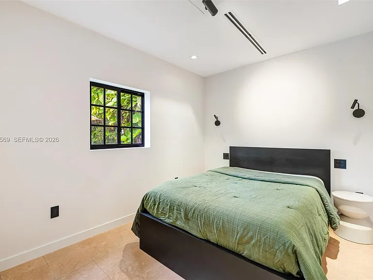 1225 Alhambra Cir — Photo 40