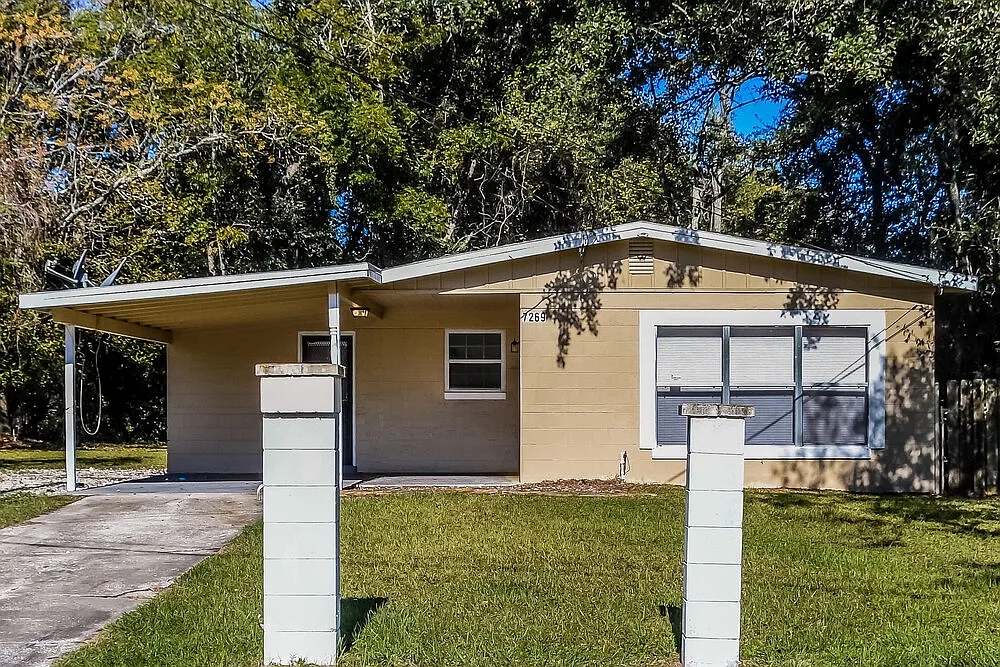 3 bed, 1.0 bath, 921 sqft, $1,395 — Photo 1