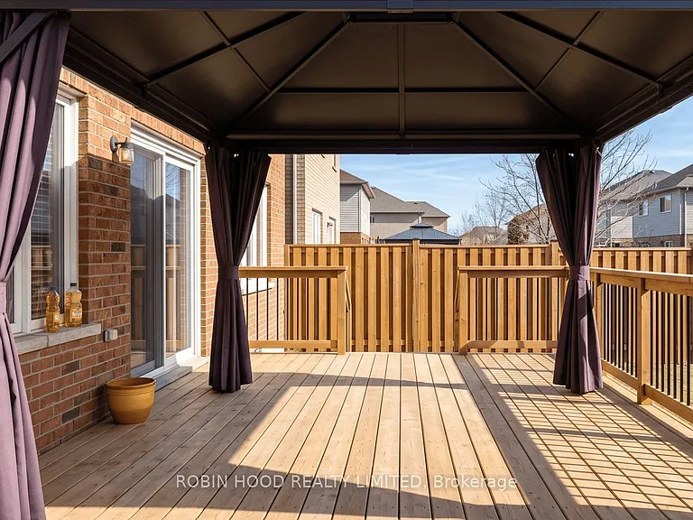 84 Hardcastle Dr — Photo 14