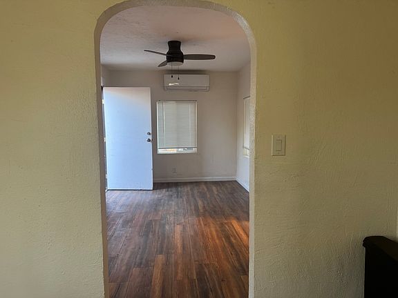 2nd image of 1131 E Linden St #2