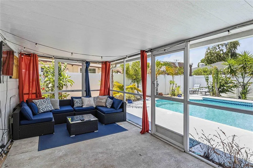 2 bed, 2.0 bath, 960 sqft, $3,300 — Photo 3