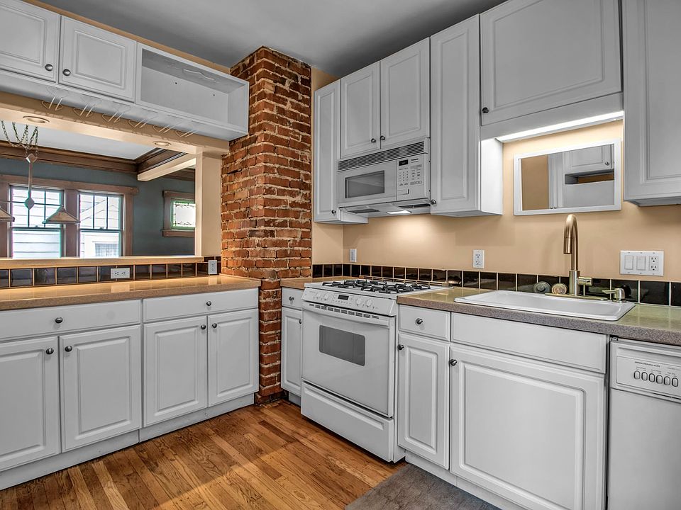 Kitchen has been updated with granite counters and stainless appliances