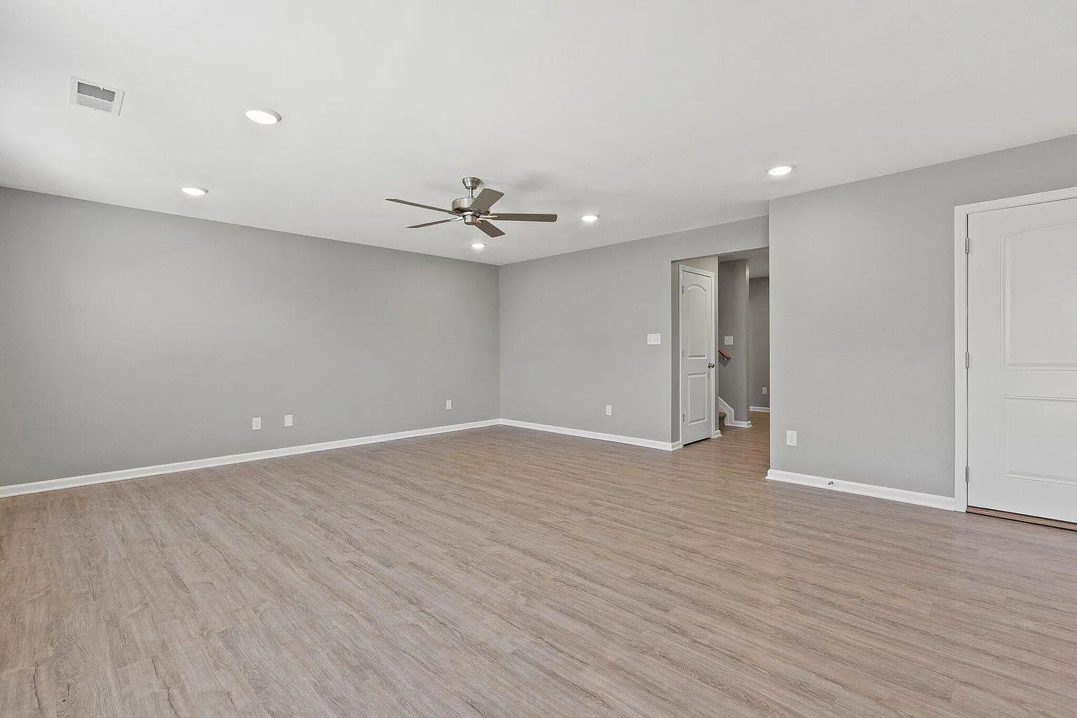 4 bed, 2.5 bath, 1800 sqft, $2,150 — Photo 3