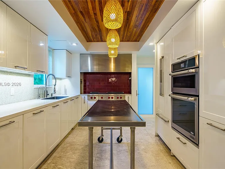 320 Polk St — Photo 10