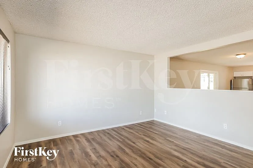 4 bed, 2.0 bath, 1365 sqft, $2,145 — Photo 3