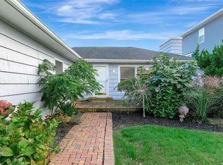 40 Roneck Ct, Shirley, NY 11967