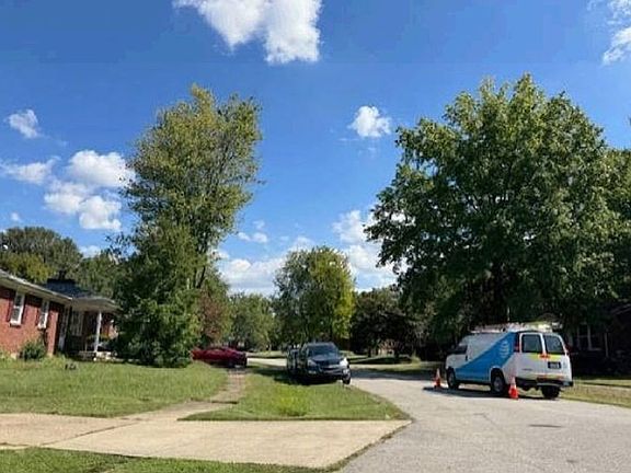 Exterior Neighborhood (street photo)
