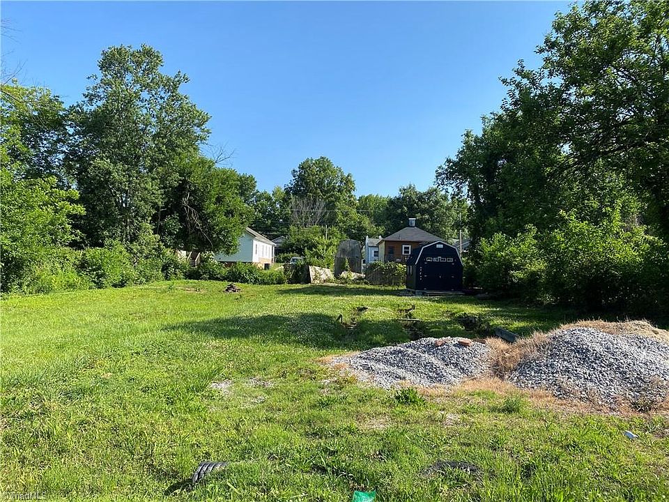 2nd image of 325 & 327 Pickett Pl