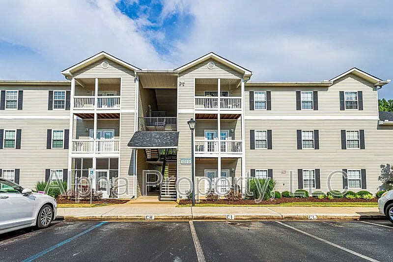 3 bed, 2.0 bath, 1296 sqft, $1,600 — Photo 1
