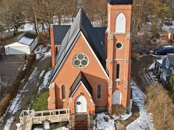 56 S Main St, Middleport, NY 14105