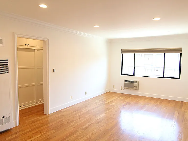 632 N Sweetzer Ave #8 — Photo 11