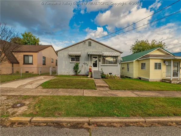 146 5th St, Dunbar, WV 25064