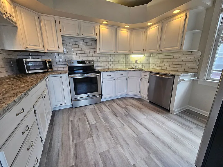 537 Washington Park — Photo 8