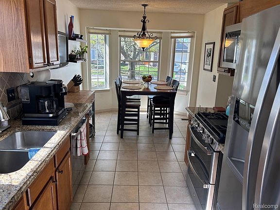 5th image of 41532 Belden Cir