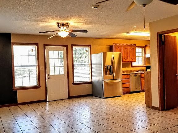 3rd image of 2114 Harris Dr
