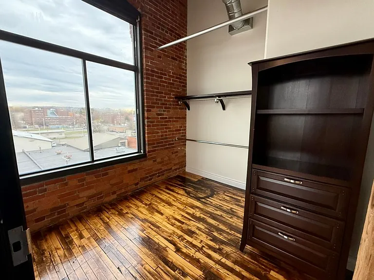 421 Broad St — Photo 7