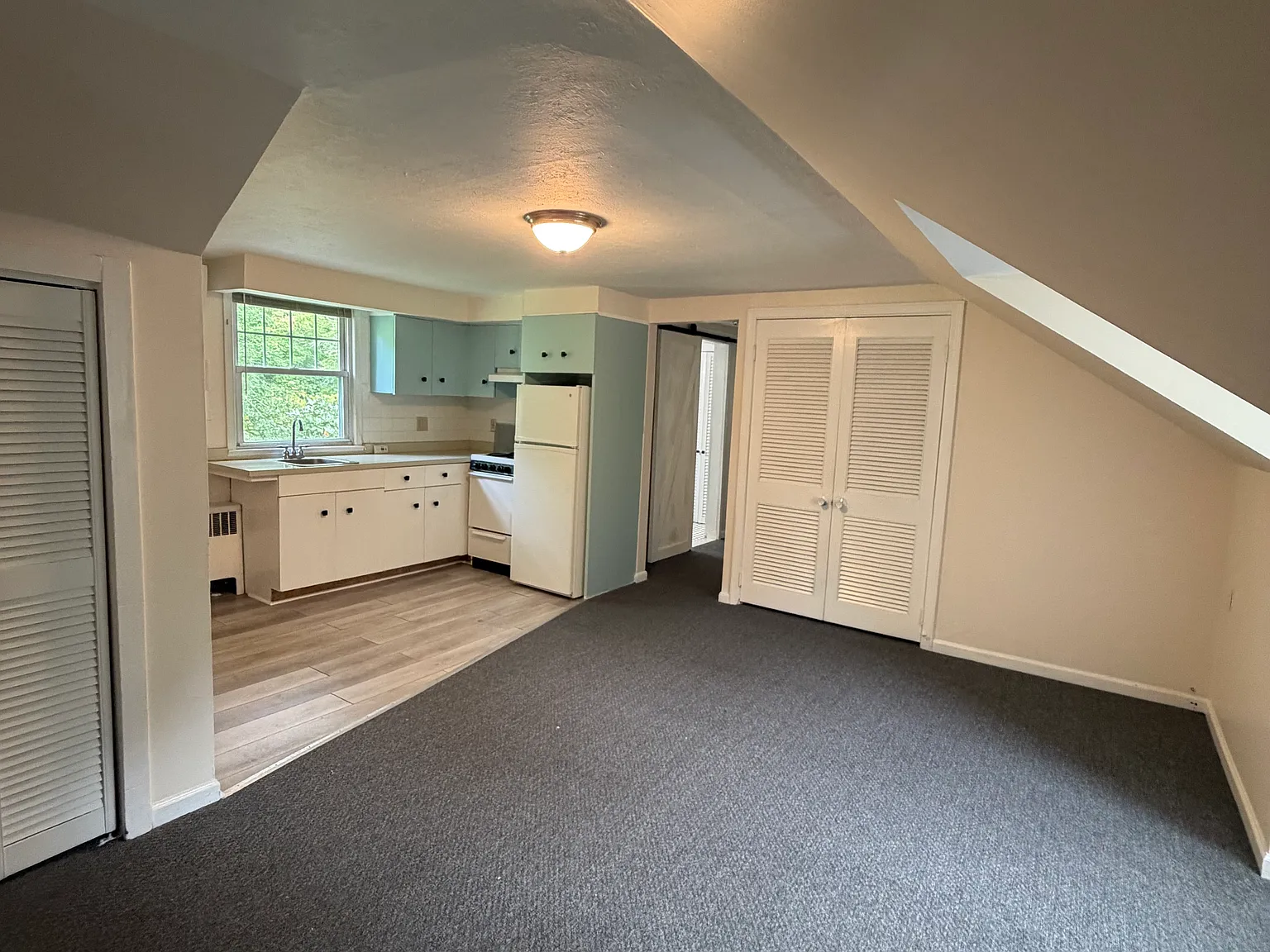 1 bed, 570 sqft, $1,200 — Photo 3