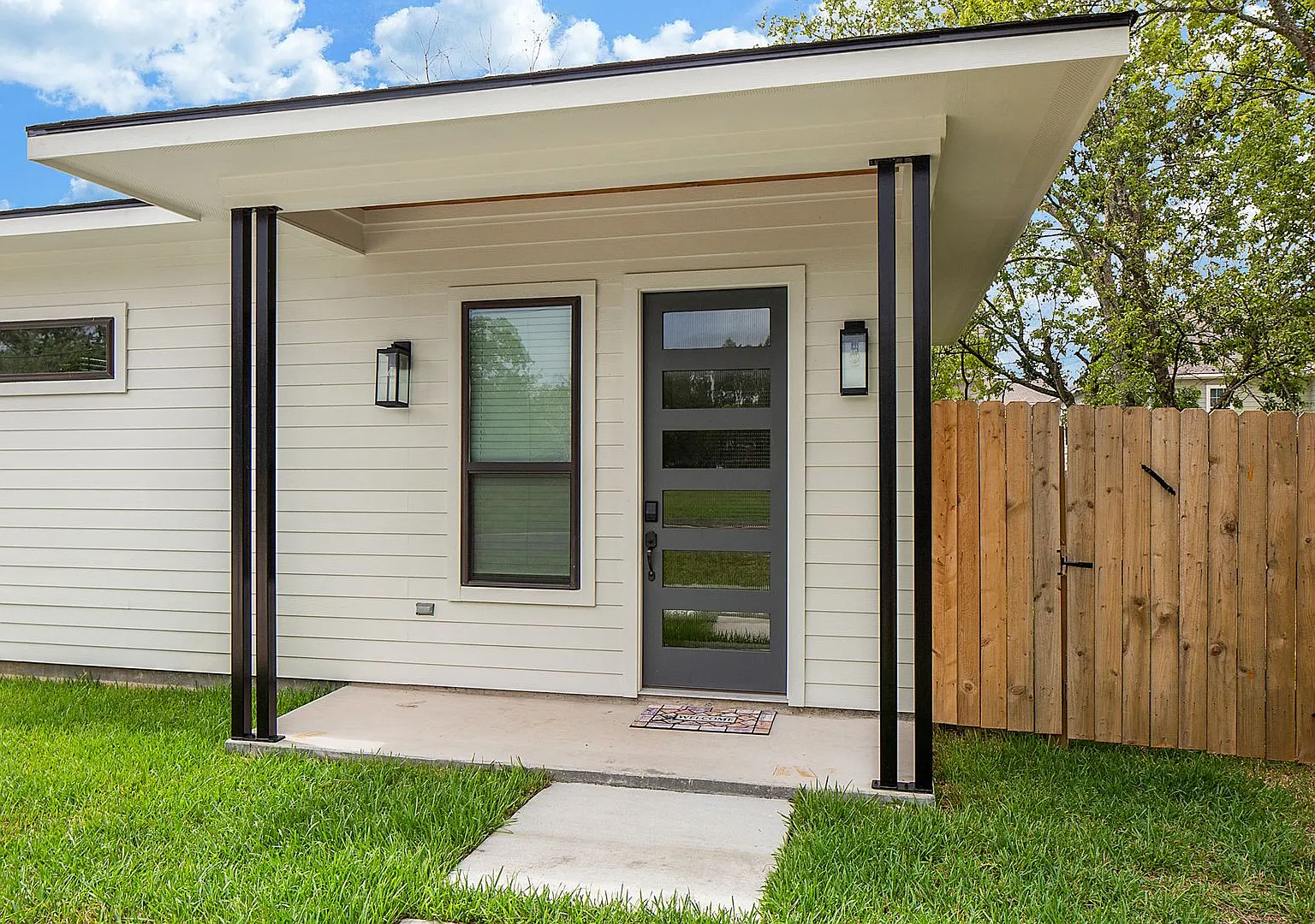 Available Now!! Gorgeous 1 Bed, 1 Bath in the Heart of College Station!! — Photo 2
