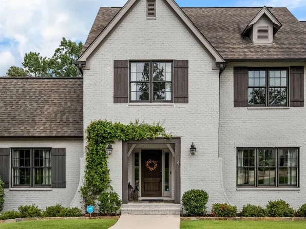 2017 Highland Village Bnd, Birmingham, AL 35242