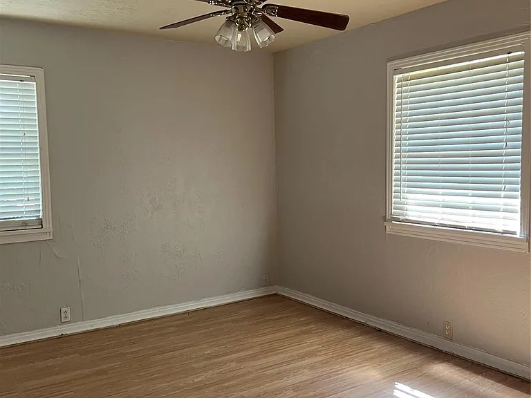 411 E Alabama St — Photo 22