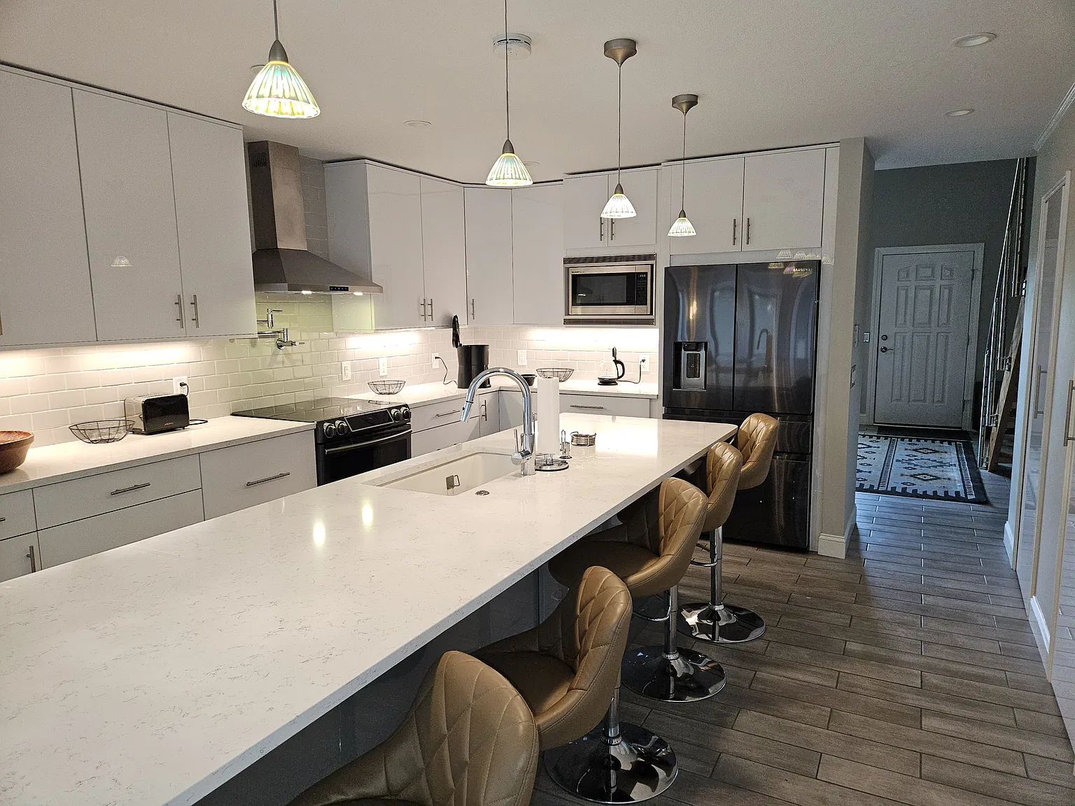 2 bed, 2.5 bath, 1090 sqft, $1,999 — Photo 1