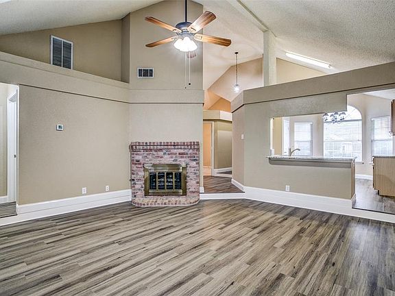 5th image of 608 Teakwood Dr