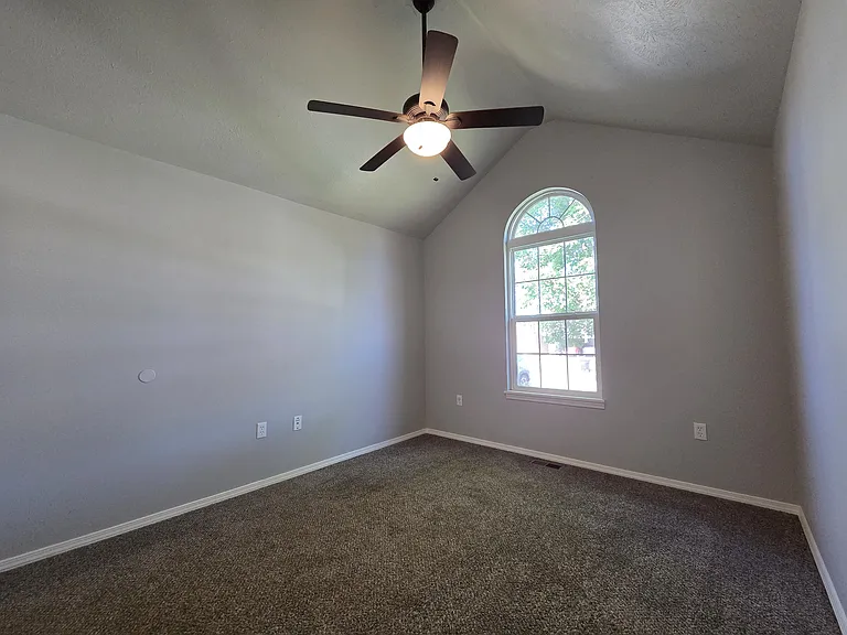 539 Welch St — Photo 13