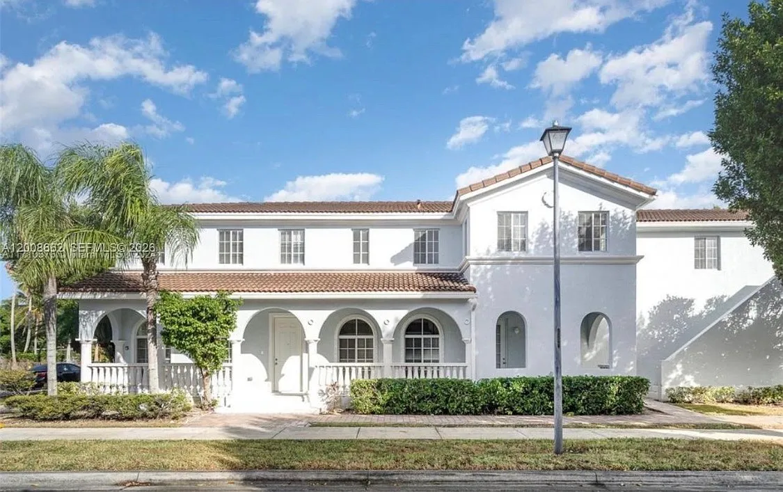 4 bed, 2.5 bath, 3366 sqft, $3,250 — Photo 2