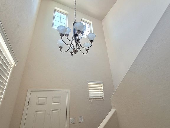 3rd image of 212 Botanic Gardens Dr