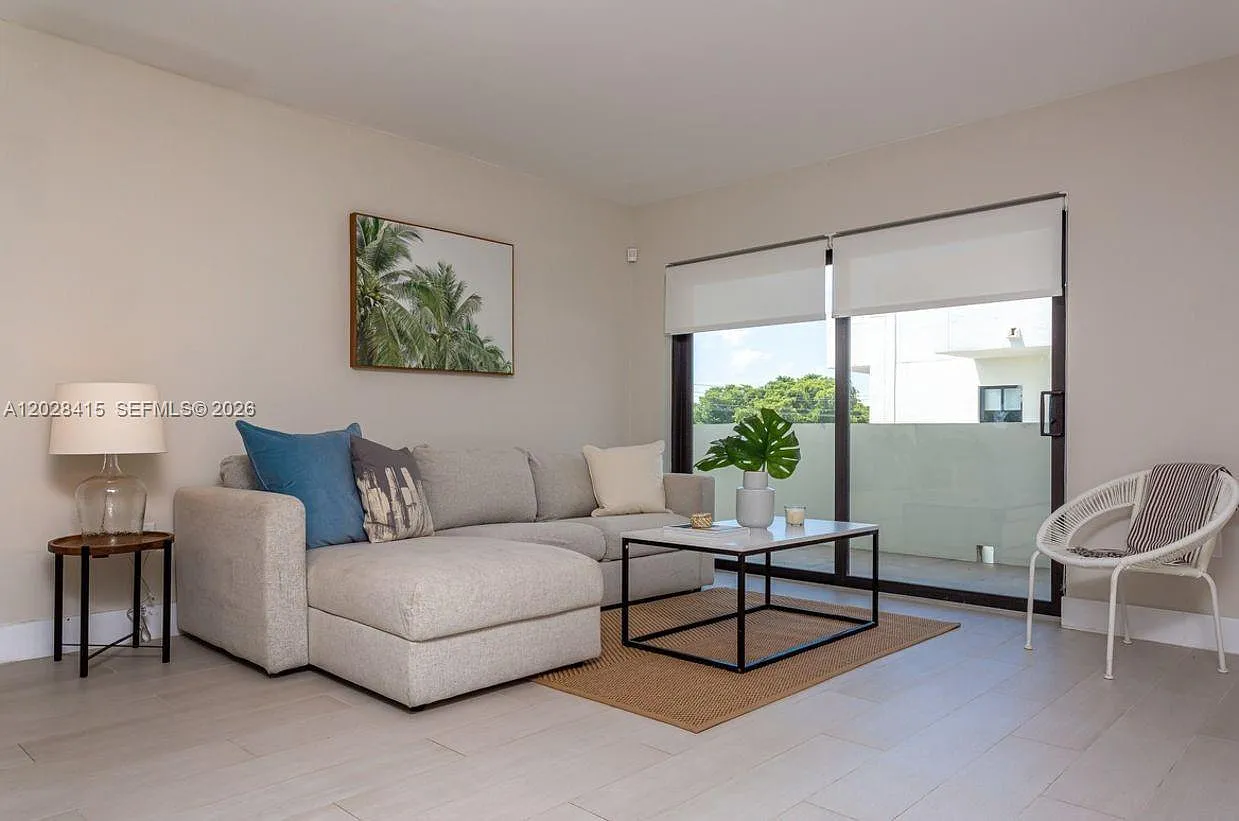 Orduna Court Condo — Photo 3
