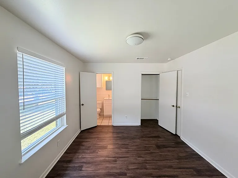 8701 Parkfield Dr — Photo 16