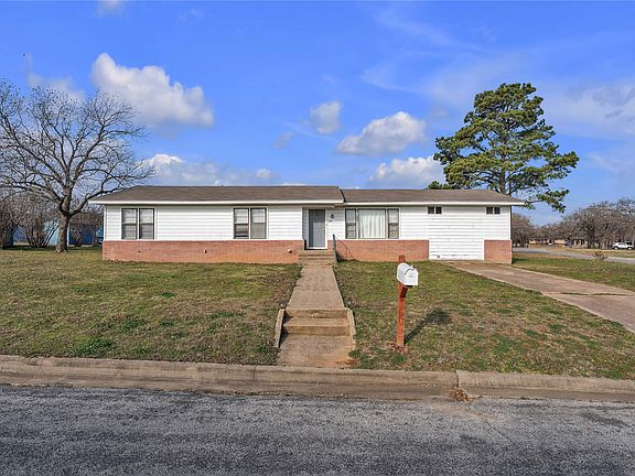 2nd image of 100 Rosedale Ave