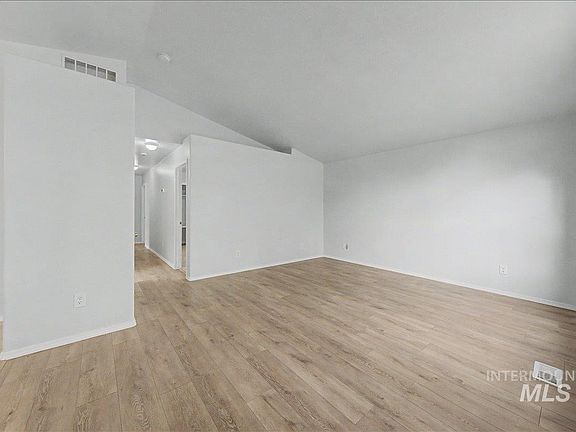 4th image of 2501 W Hill Rd