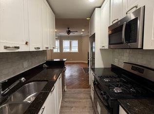 2240 W Morse Ave #G, Chicago, IL 60645