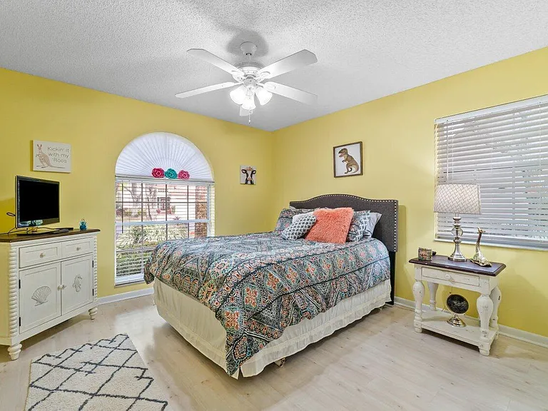 7916 Coral Pointe Dr — Photo 23