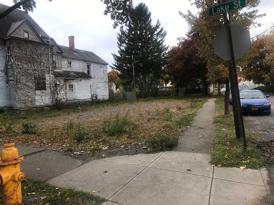 1st image of 923 Lake St