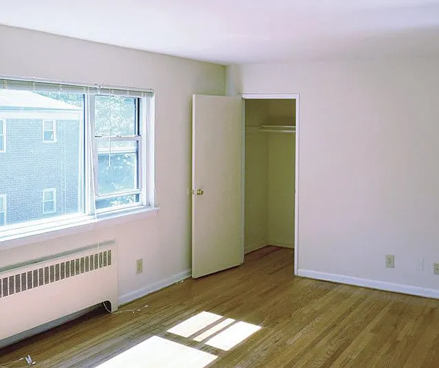 Woodbridge Apartments — Photo 7