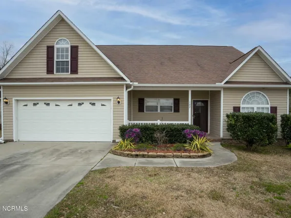 102 Adell Ln, New Bern, NC 28562