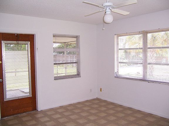 4th image of 971 Jasmine St